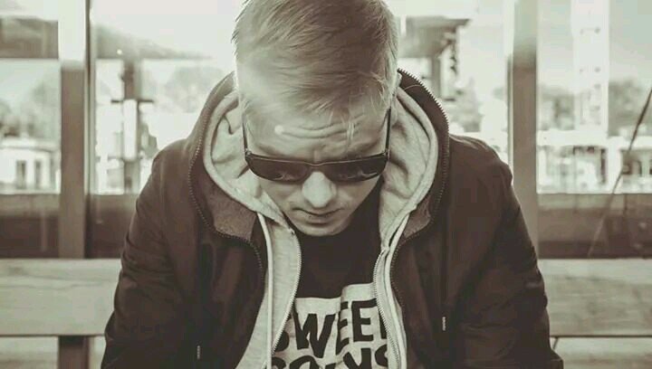 Jon Electra is an Electro House producer / DJ from Finland. For all inquiries please contact: jonelectraofficial@gmail.com