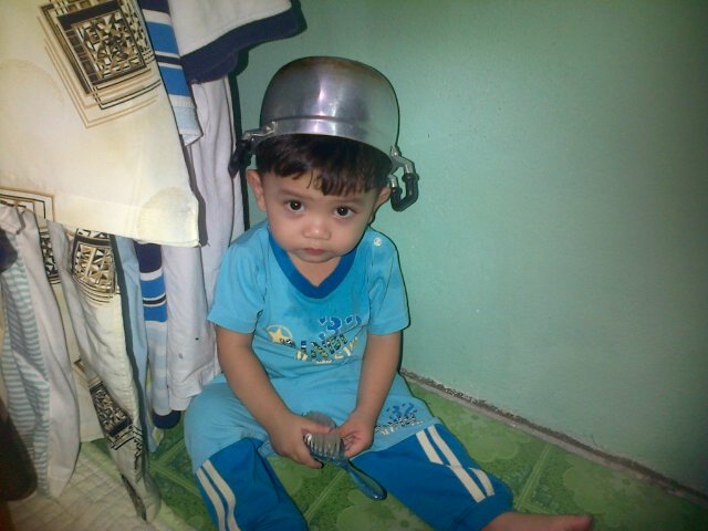 Papa kepada Aleesya Sofea, Azfar Muqrish, Aydan Musa & Arman Maleeq
Suami kepada Noor Emilia Azlina