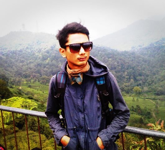 RaihanCrot's profile picture. Kadang lebih baik diam daripada menjelaskan apa yg kita rasakan karena menyakitkan,ketika mereka bisa mendengar tapi tak bisa mengerti !!!