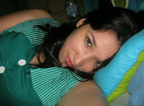 Valora a quien te hace vivir, quiere a quien te hace reír, y ama a quien te hace feliz.