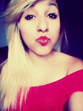 Solteira,18 anos, Coxa branca, Amo jogar futebol, Dançar e Fazer trilhas.Sou evangelica :3 Chama no whats se kiser 4187839399 :*