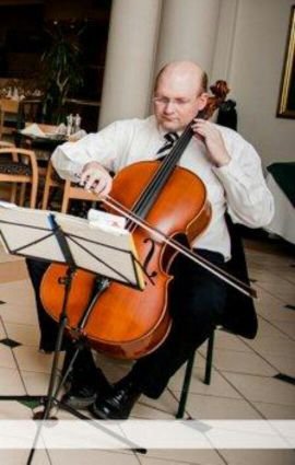 CA(SA) Freelance Cellist Cycling fan