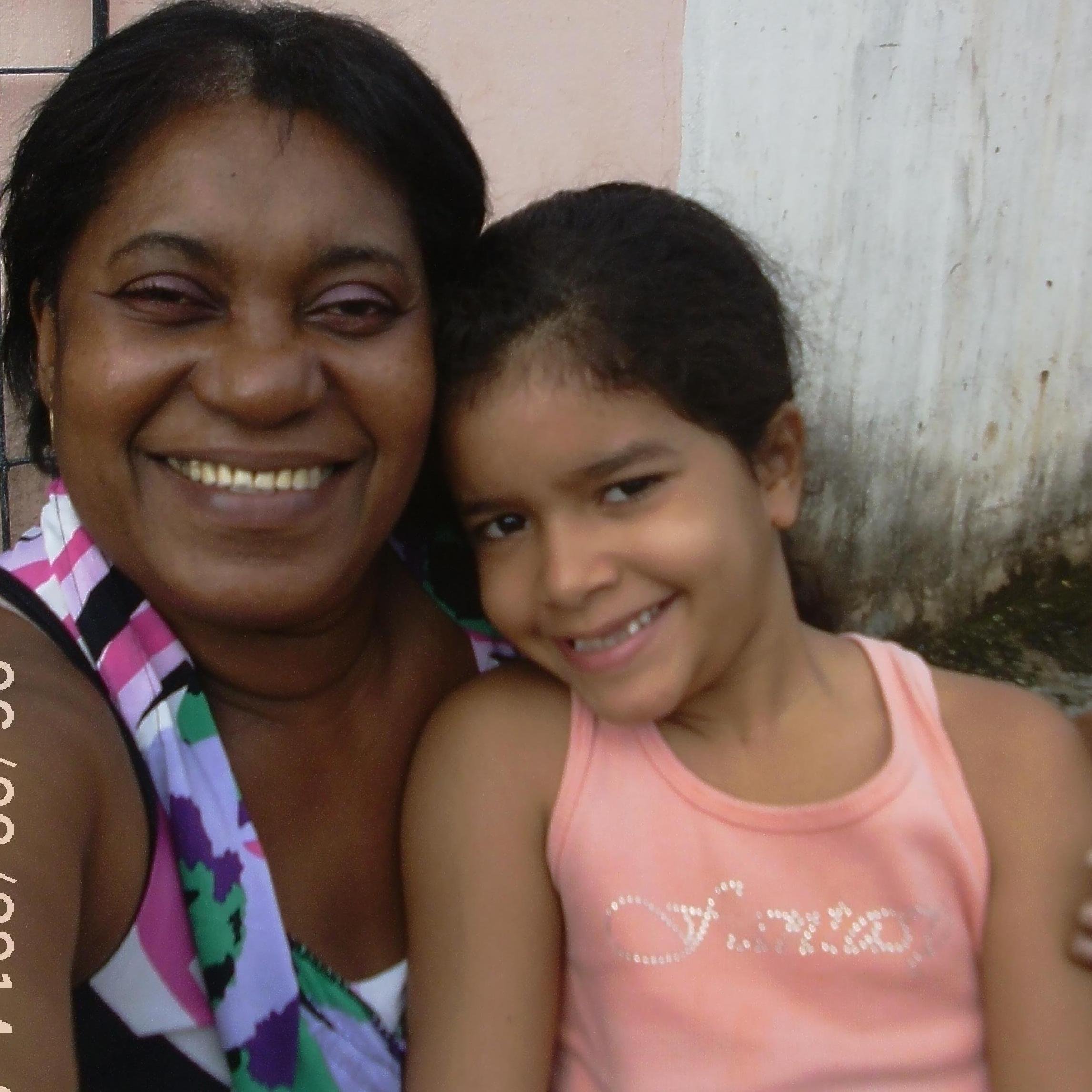 Por causa dos meus irmãos e amigos, direi: Paz esteja em ti.
Salmos 122:8