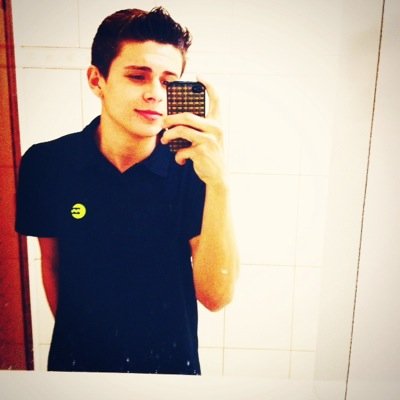Lindo, gostoso e tem namorada