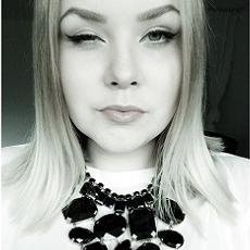 emmisnicker's profile picture. Organic beauty and +style blogger. Instagram @emmisnicker