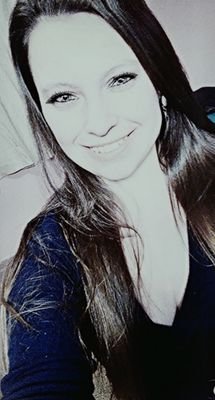 Fácil é abraçar, apertar as mãos, beijar de olhos fechados… Difícil é sentir a energia que é transmitida.