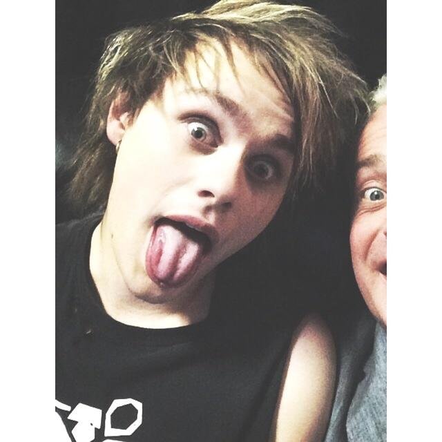 ☮ from @cliffokitty if you want you can follow me back, enjoy ily guys ☮
