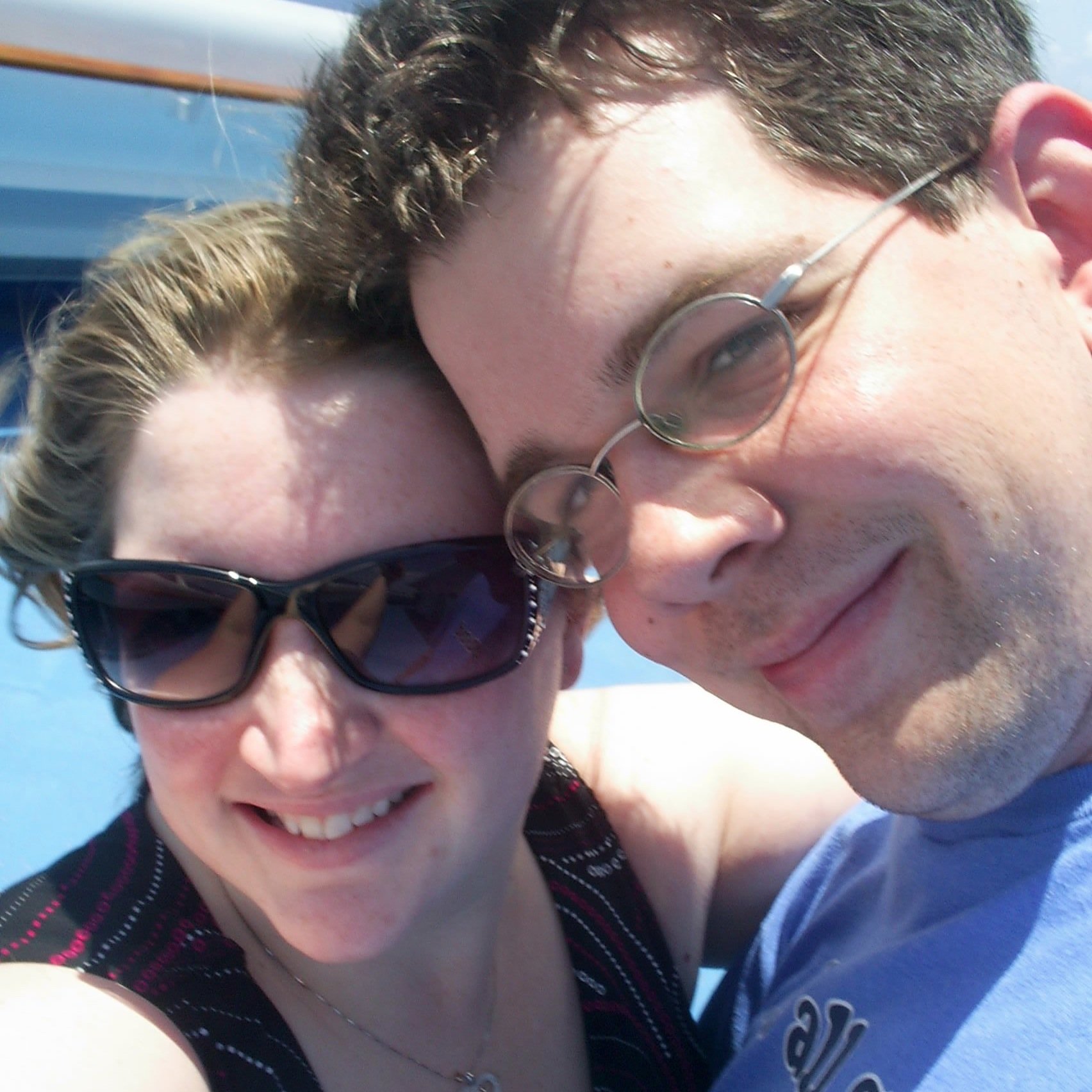 mother of one, wife, SAHM, cancer survivor, new blogger, follow me and I will follow you, crafts,baking, product reviews/giveaways, travel, i don't use truetwit