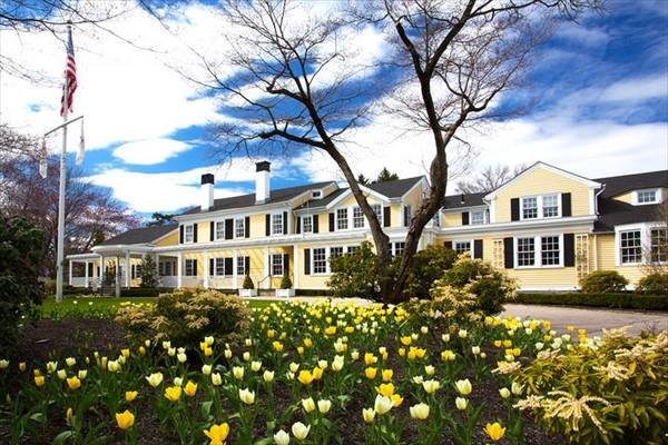 Agawam Hunt is a relaxing and family-friendly private club. We offer a variety of recreational activities and have an event facility with a 150 person capacity.