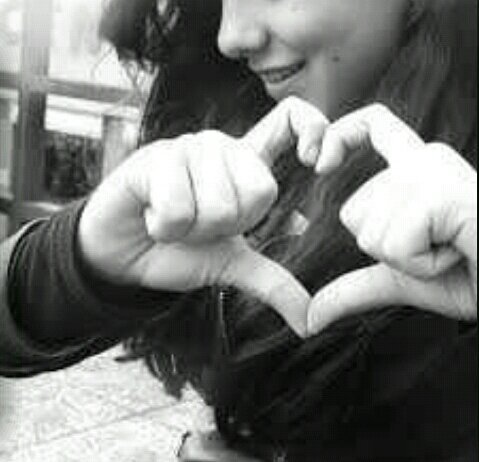 17||Sarcástica,sádica,pequeña ,adorable y pecosa.Subestimame y estas muerto.Insultame y lo ultimo que haces.Hermanitas Clove y Tara ♥