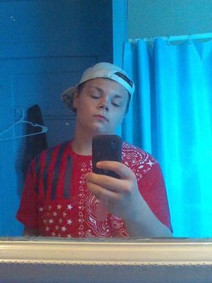 Im a YouTube rapper and i play basketball and xbox. My gamertag is EXTRACT PasT.Follow me to know when new music is coming out and if i host a open lobby.