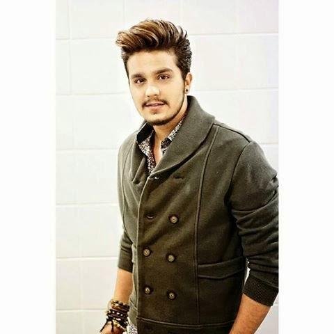 Eu não vou desistir de você nunca. Mesmo que o mundo vire ao avesso, sei que ao seu lado é o lado certo. (@luansantana).