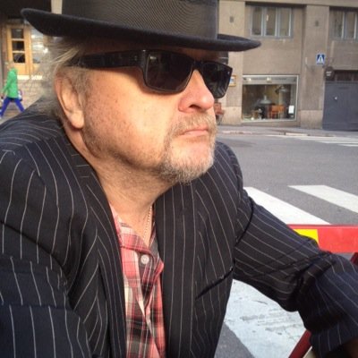 Artist, aesthete, escapist, naturalist, perfectionist, idealist, sarcasm philosopher. Fancies cars, movies, soul music.