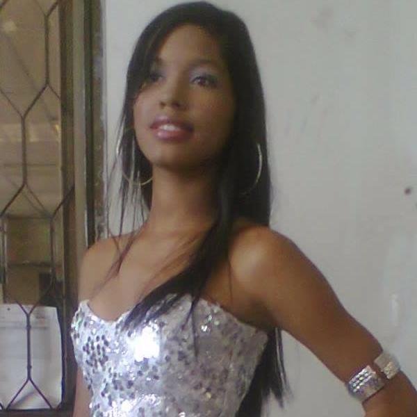 Estudiante de diseño de modas
Instagram: iddy_garcia ask.fm: /sheiddykmy