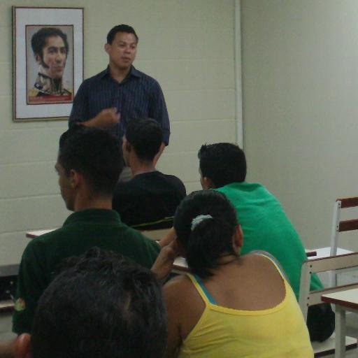 Ing. Civil. UCV. Especialista en agua. Amante del deporte, librero. Emprendedor en la industria del café.