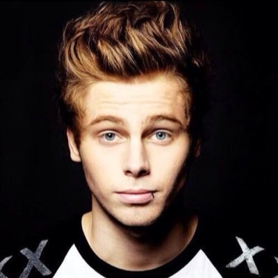 HACKED AT 14k & I LOST LUKE AND MICHAEL'S FOLLOW,FOLLOW MY NEW ACCOUNT PLS @hemmingsflowerx AND RT MY SPAM TO THEM OR DM MY USER TO THEM