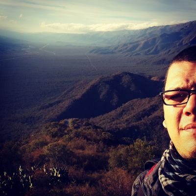 Pena y camino, Sueños robados. Puna en silencio. El lamento del coya, su etnia borrada. Bajo del cerro. La tristeza del indio llevamos en las manos...