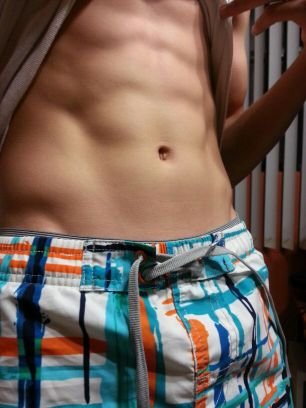 howitends123's profile picture. 