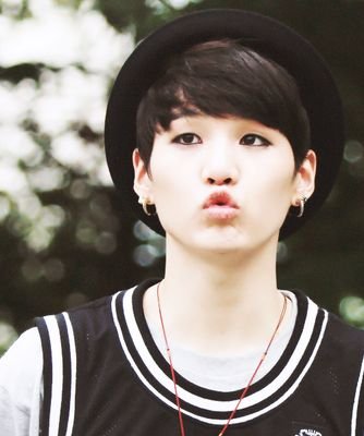 A FREE FOLLOW FROM @xychrm! PLZ GIVE HER A FOLLOW! ♥ DO NOT FOLLOW ME, FOLLOW @xychrm INSTEAD!!!