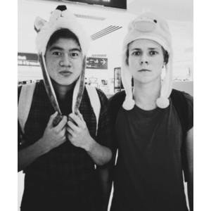 HI (: CAN YOU FOLLOW ME BACK ON @aredisconnected? (follow @5soscutecollage she follows back)