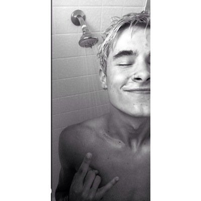 Follow @kianobessed !(: