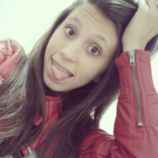 I'm  virginiana , 18 anos,mamãe , chocólatra , simpática, adoro comer e sair.. e  sou namorada do @deezin_s2 3 :}  .  followme !*