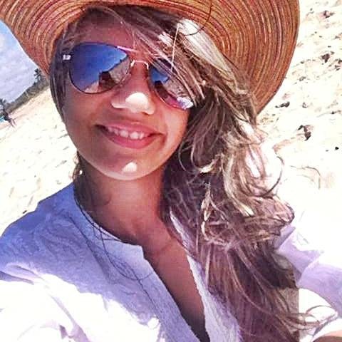 16 anos , Filha de Deus  não tem coisa melhor que você entrega sua vida a Cristo Jesus que morreu,sofreu numa cruz pra salvar sua vida .Noiva do DanielMorais