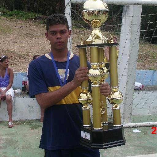 Amo Futebol, homem  23 anos, casado.
flamenguista...