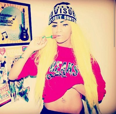 hi I'm a huge fan of riiottt listen to her music on http://t.co/qNEFlO6yUL
