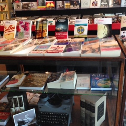 Depuis sa fondation en 1986, la Librairie À la Page offre un service inégalé dans l'Ouest canadien dans la vente au détail de produits francophones culturels.