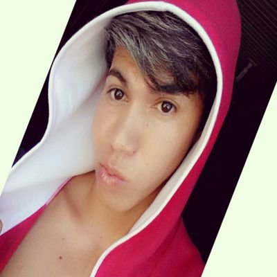 Eu sou um Garoto como todos os outros, só estou vivendo dias
iguais, de maneiras
diferentes! eu gosto de da uns rolé, e aproveitar a vida! \m/