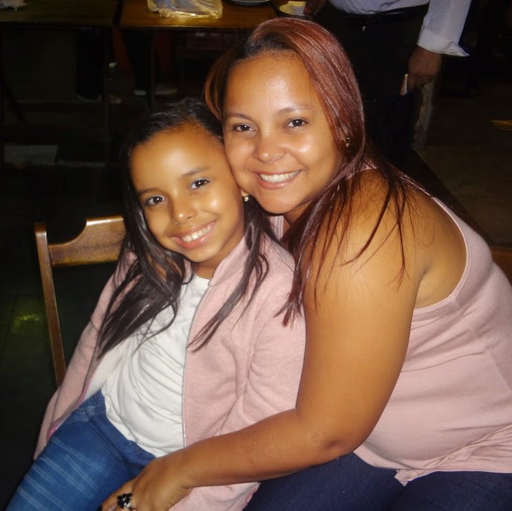 Eu sou casada,tenho uma filha que é bença na minha vida,sou serva de deus,sou amiga e muito divertida.
.
