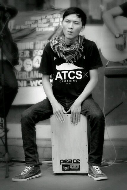 Drummer Eta band Indonesia