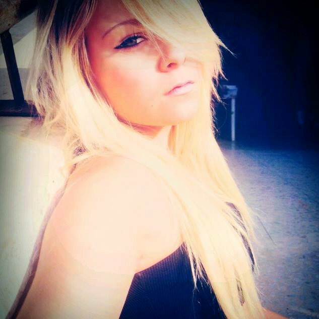 Amigas @Riki_18_Amc @iRussianGirl - #SiguemeYteSigo - #TEAMBLONDE ignoro todos los DM ♥