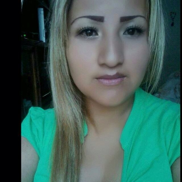 Soy muy alegre & me gusta salir a bailar amo mi vida :3