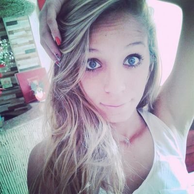 Quando você está triste ninguém repara sua lagrima. Quando você está feliz ninguém repara seu sorriso. Mas todos sabem te julgar..