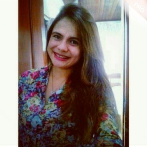 julianacohen_'s profile picture. Acionista do google, escritora de cafeteria, traficante de chocolate, agente da CIA , vendedora de limonada nas horas vagas  e mentirosa.