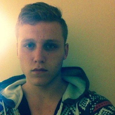 Hey guys :D follow me maybe?, ill follow you back :)