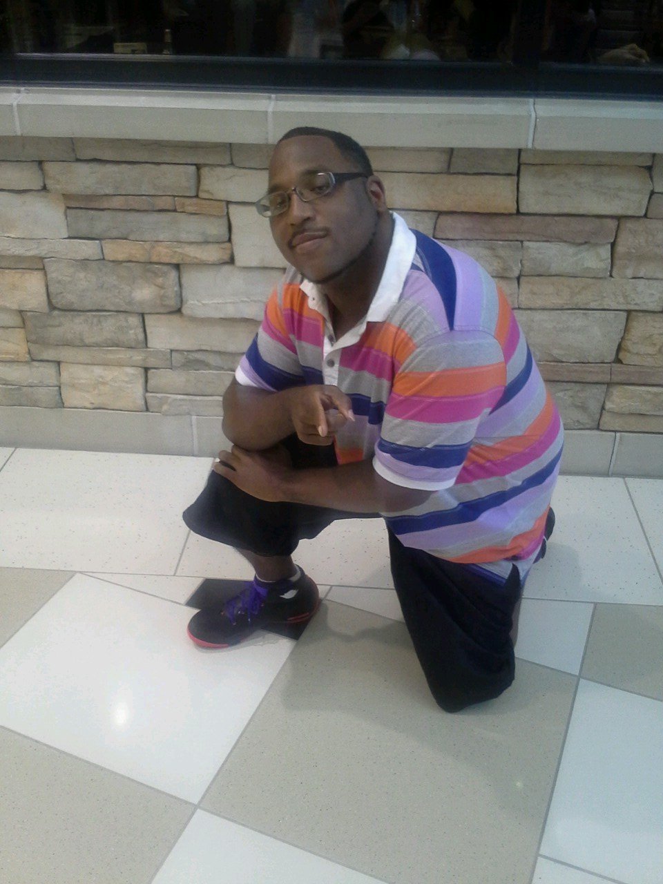 im deafs girl be cool, if you want to talk bite with text me messages 313-377-2755 takes my time!