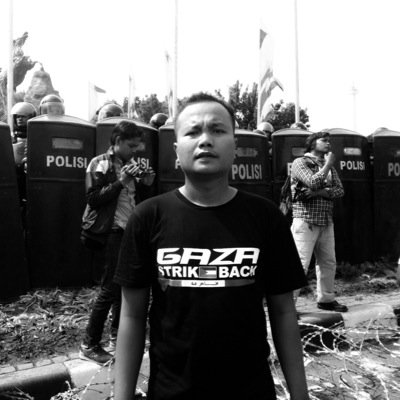 Pura-pura doang.
--At The Scene--