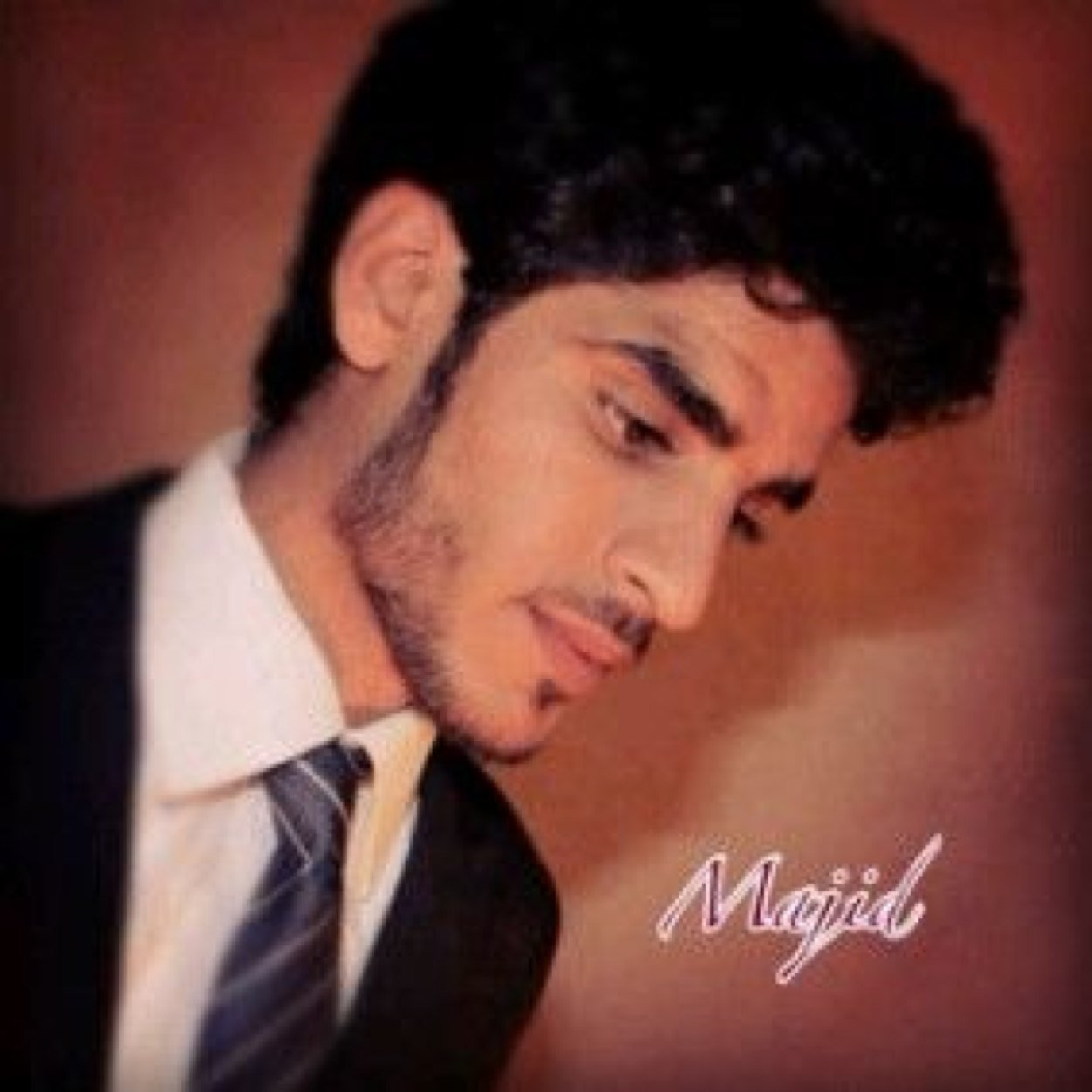 طالب ماستر في علم الذره عضو في برنامج خادم الحرمين الشريفين لـ علم النانو حاصل علئ افضل مطور لي برنامج H.C.L عضو في مجلس العرب العباقره صاحب رآي وأبداع