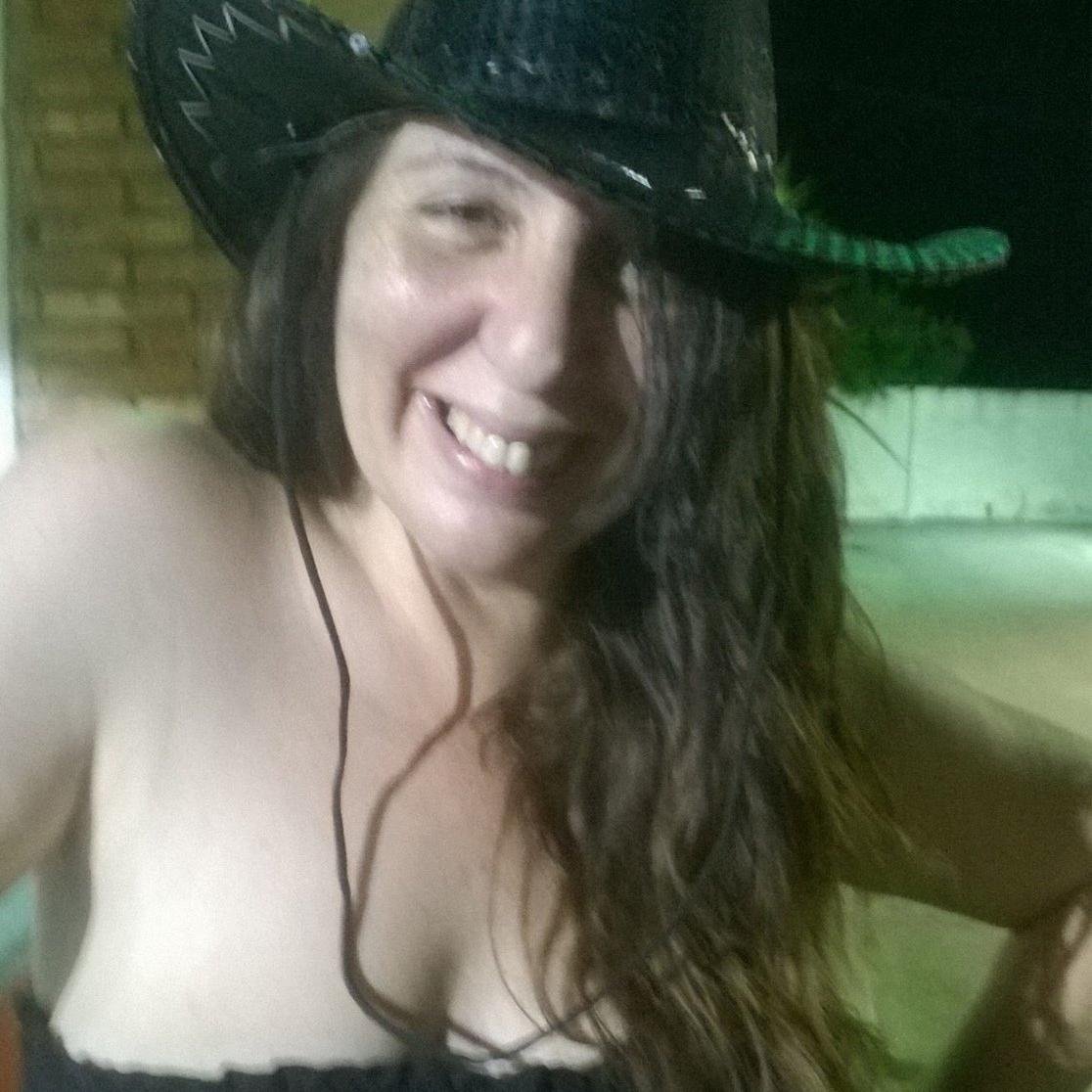 con los palos que me dio la vida....yo me hice una cabaña!!!