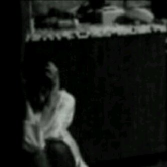 عند رحيلي دثروني بالدعاء.