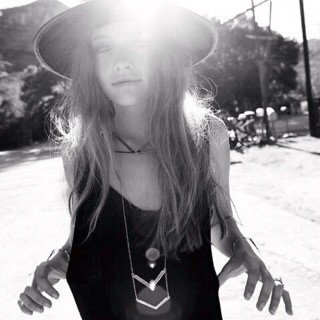 12332165's profile picture. وربّ عينيك الجميلتين أحبك @gado212