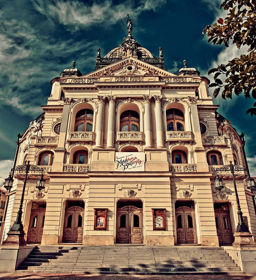 História divadelníctva v Košiciach má viac ako šesťstoročnú tradíciu. Divadlo je svetom fantázie a ilúzií, kde sa koncentruje umenie.