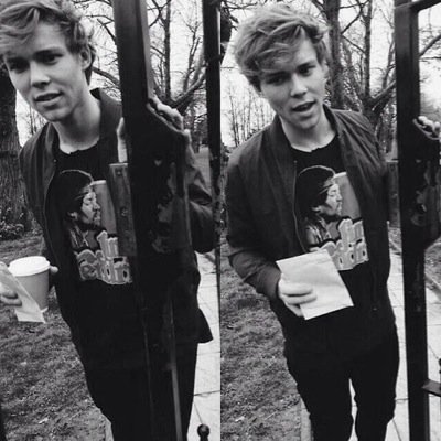 Hi beautiful, i love you a whole bunches! This is a free follow from @lukeftsnapback because you deserve it! You will get sunshine/4 one day i promise!