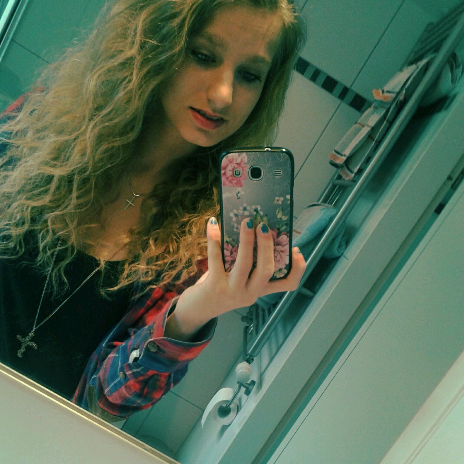 love my friends & familie liefde..! leef met yolo [17 jaar ] paardrijden m'n alles ♥ live in achterhoek
