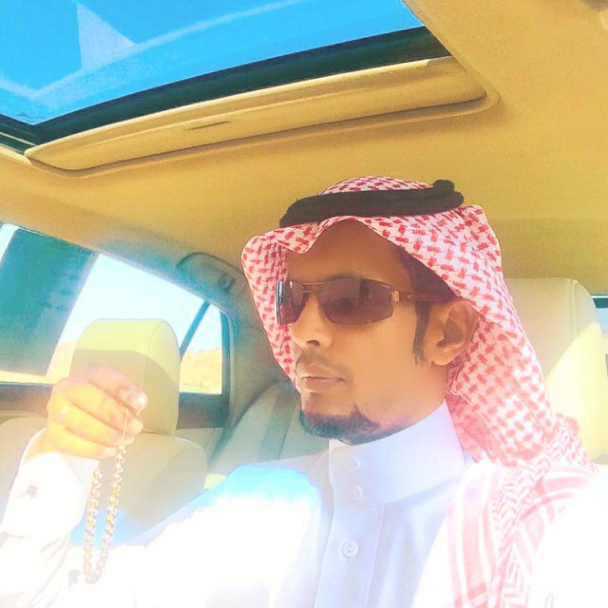 ضآق صدري من الدنيآ ﯙ اكتفيت ! اسمحوآ لي مَ عآد اوثق في احد ’  مآني اكثر شخص بَ الدنيآ وفيت ! لكني اكثر من تجمل ﯙ انجحد ’