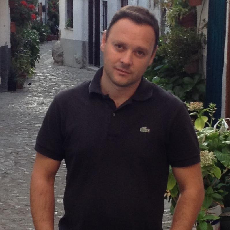 robertomr10's profile picture. 