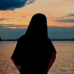 Jilbab tak menghalangi kecantikanmu, ia menjaganya.